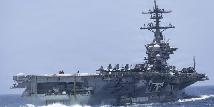 Admirál navštívil USS Lincoln kvůli obavám o posádku