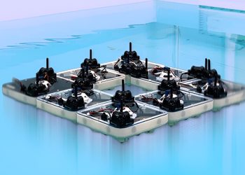 FloatForm skládá plovoucí platformy z robotických dlaždic