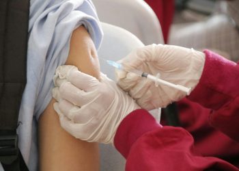 Vakcína proti melanomu uspěla ve studii, Moderna posílila